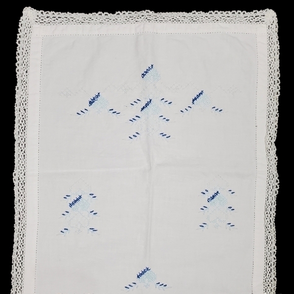 Embroidered Table Runner Dresser Scarf Heart Crochet Lace Blue White Vintage 36" - Picture 3 of 9